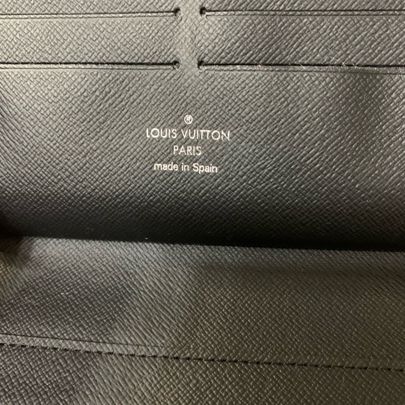 Louis Vuitton Organizer Epi Black  Wallet - Picture 8 of 9